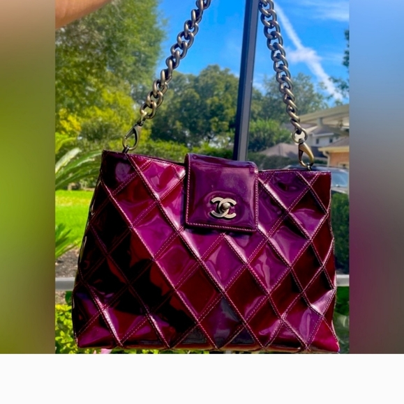 Designer CHANEL Neo Executive Patent Leather Handbag - Picture 6 of 12